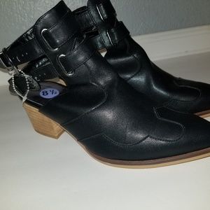 Ankle boots with open heels.